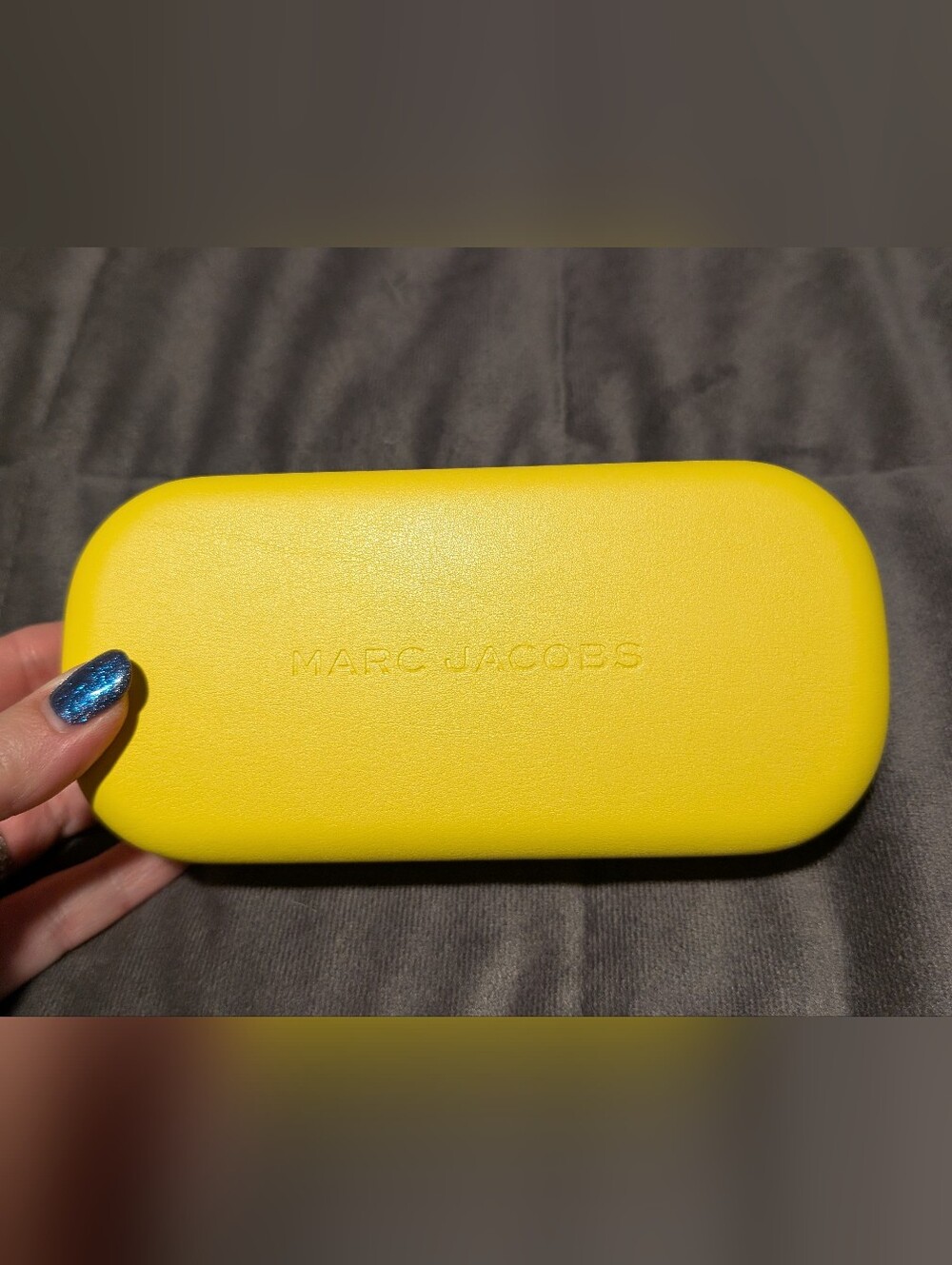 New Marc Jacobs Women’s Black Sunglasses with Yellow Case - Full Set - Picture 2 of 8